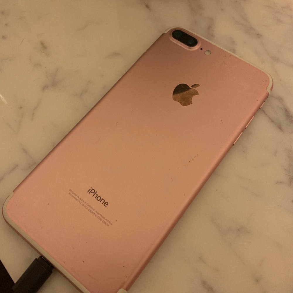 iPhone 7 Plus - Picture 2 of 3